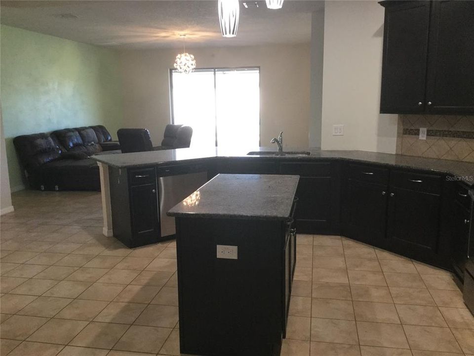 For Rent: $3,100 (4 beds, 3 baths, 2753 Square Feet)