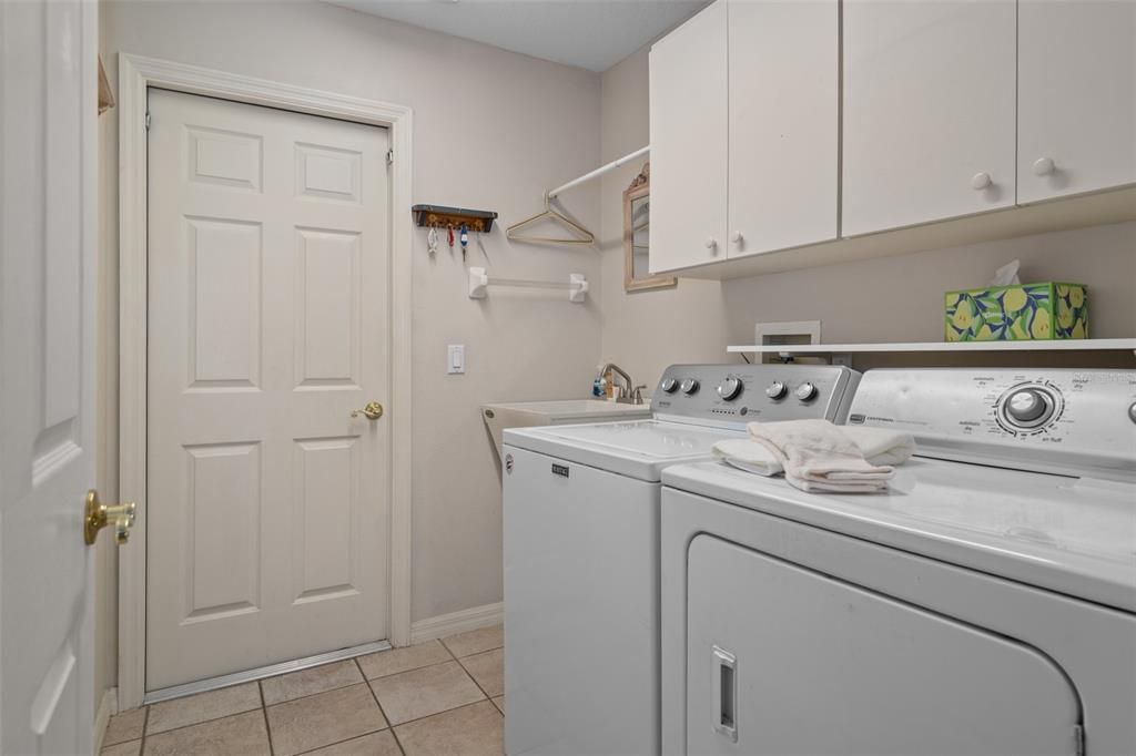 Active With Contract: $359,000 (3 beds, 2 baths, 1649 Square Feet)