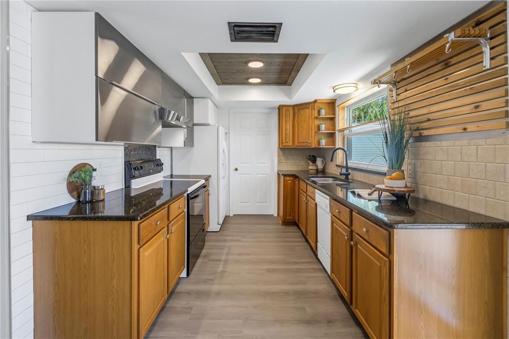 Active With Contract: $469,000 (2 beds, 2 baths, 1317 Square Feet)