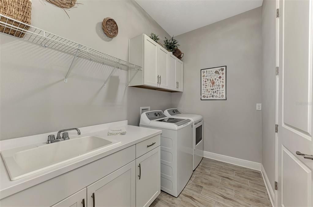 Active With Contract: $819,000 (3 beds, 2 baths, 2427 Square Feet)