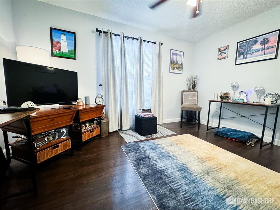 For Sale: $325,000 (3 beds, 2 baths, 1442 Square Feet)