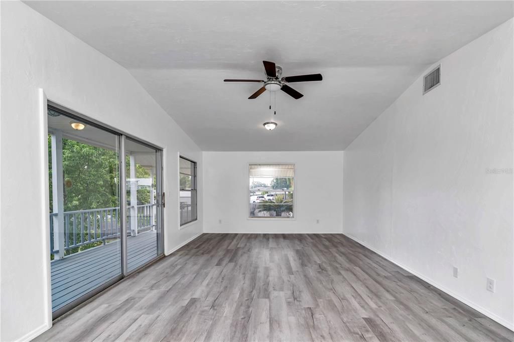 Active With Contract: $315,000 (3 beds, 1 baths, 1588 Square Feet)