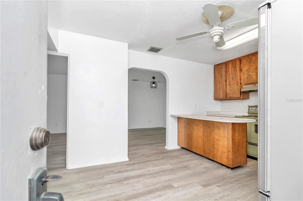 Active With Contract: $315,000 (3 beds, 1 baths, 1588 Square Feet)
