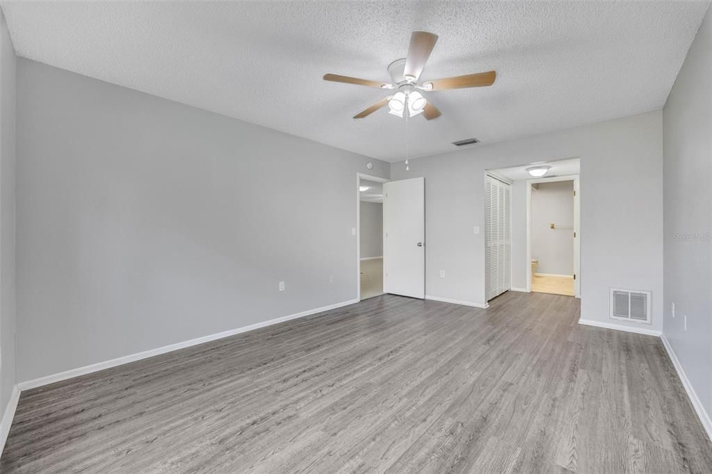 For Sale: $259,900 (2 beds, 2 baths, 1311 Square Feet)