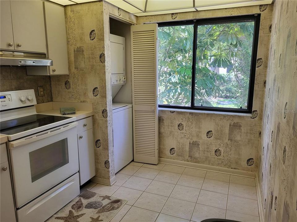 Kitchen with washer/dryer. big enough to put a small breakfast table.