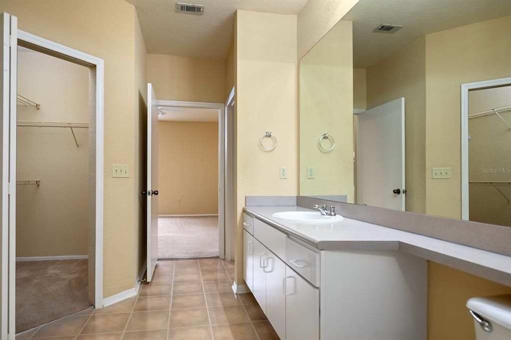 For Sale: $168,000 (1 beds, 1 baths, 837 Square Feet)
