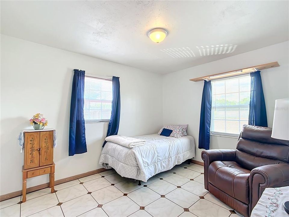 For Sale: $260,000 (3 beds, 2 baths, 1326 Square Feet)