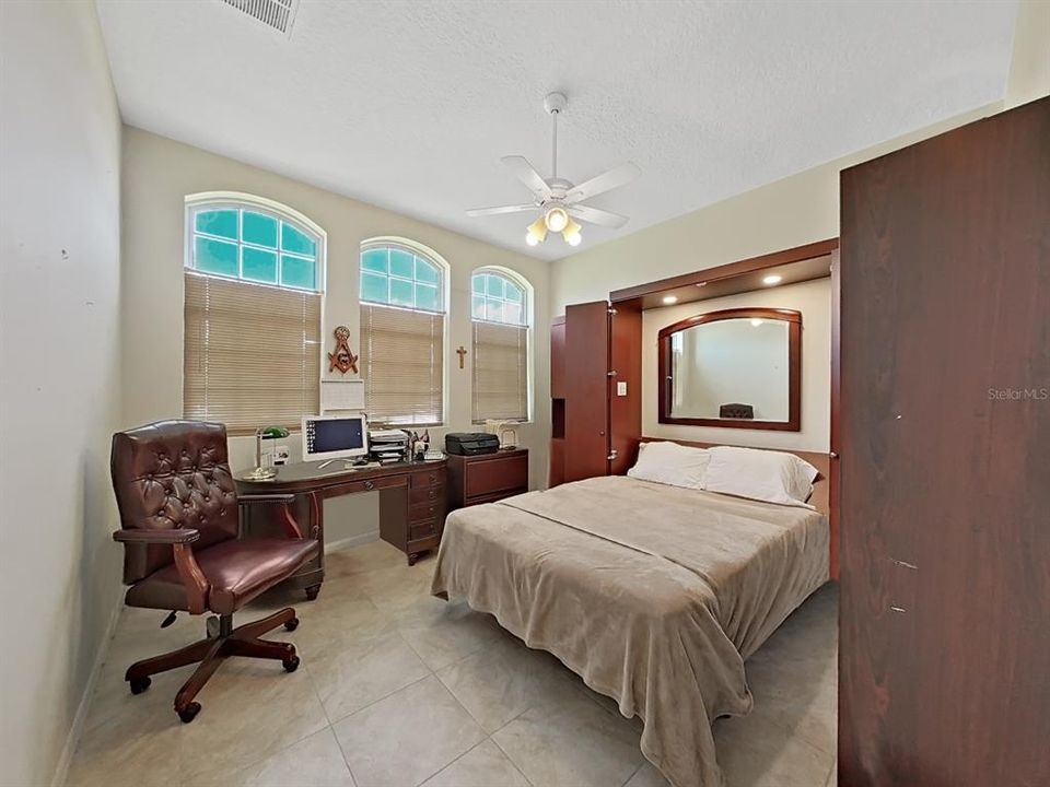 На продажу: $385,000 (3 спален, 2 ванн, 1911 Квадратных фут)
