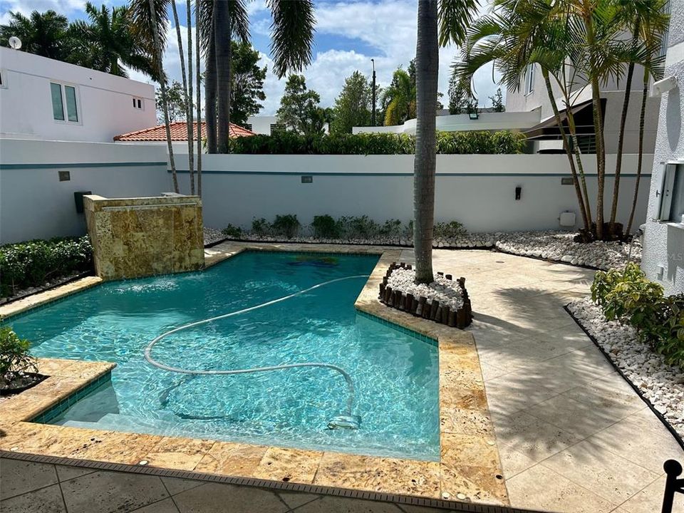 Recently Sold: $1,100,000 (5 beds, 3 baths, 3224 Square Feet)