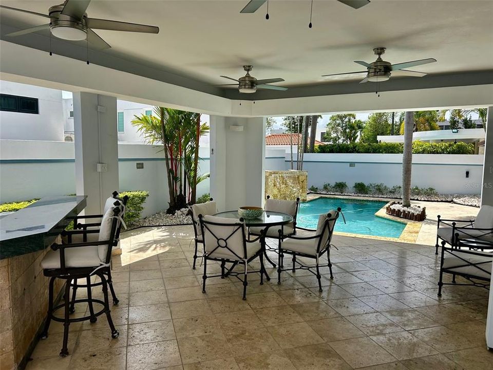 Recently Sold: $1,100,000 (5 beds, 3 baths, 3224 Square Feet)