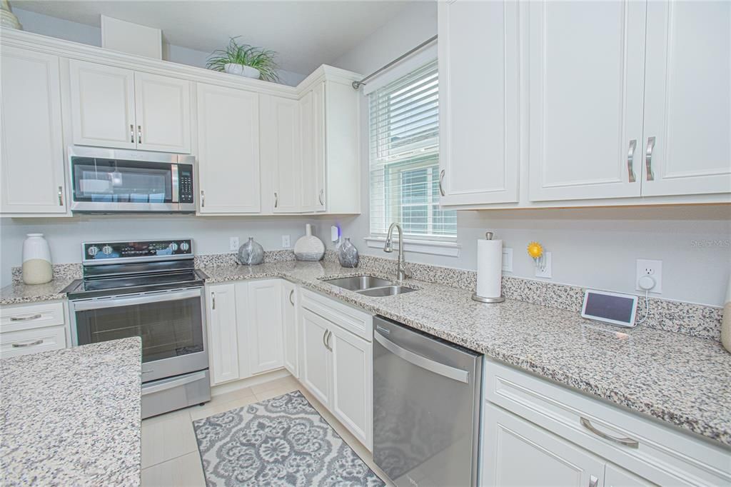 For Sale: $368,990 (2 beds, 2 baths, 1559 Square Feet)