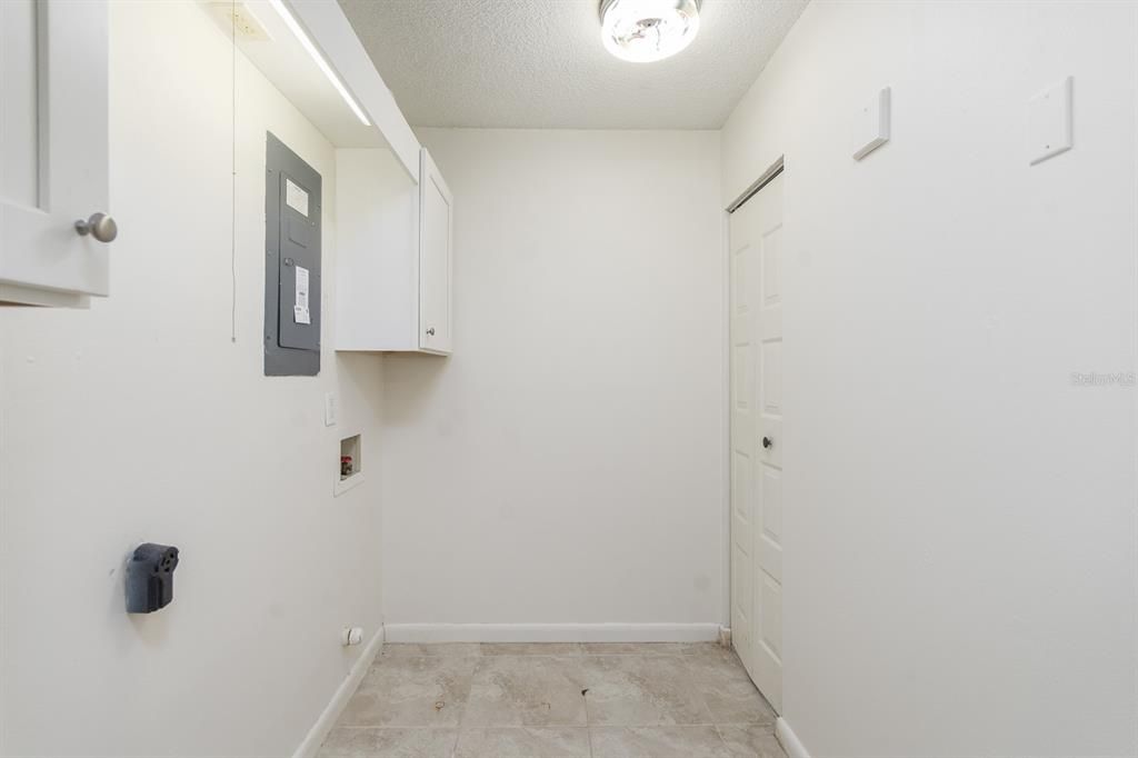 Active With Contract: $219,900 (2 beds, 2 baths, 1394 Square Feet)