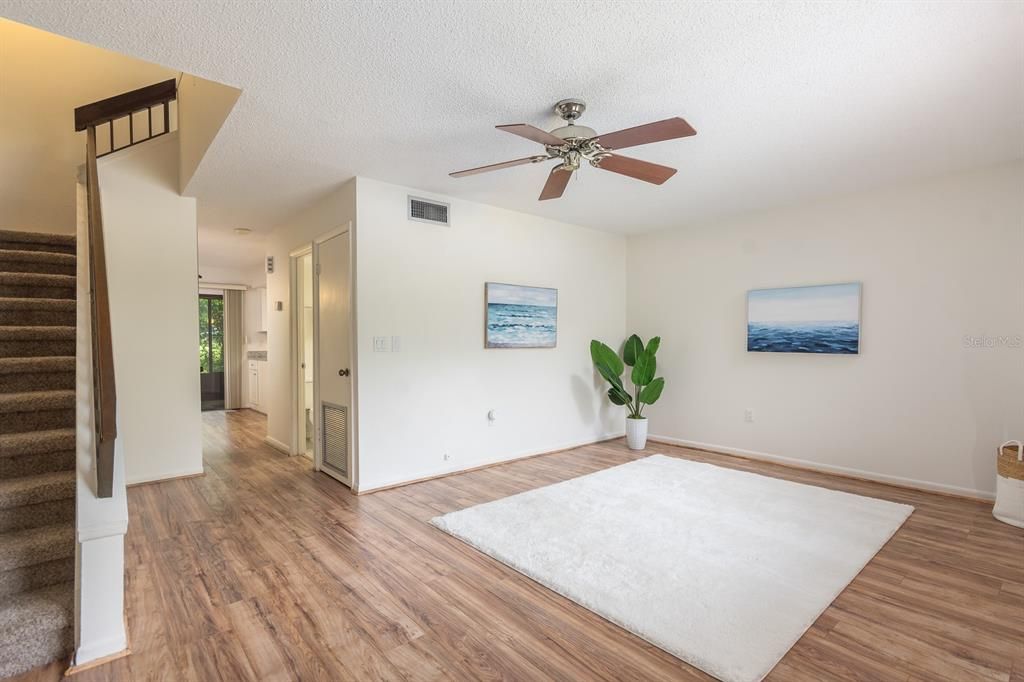 For Sale: $224,900 (2 beds, 2 baths, 1394 Square Feet)