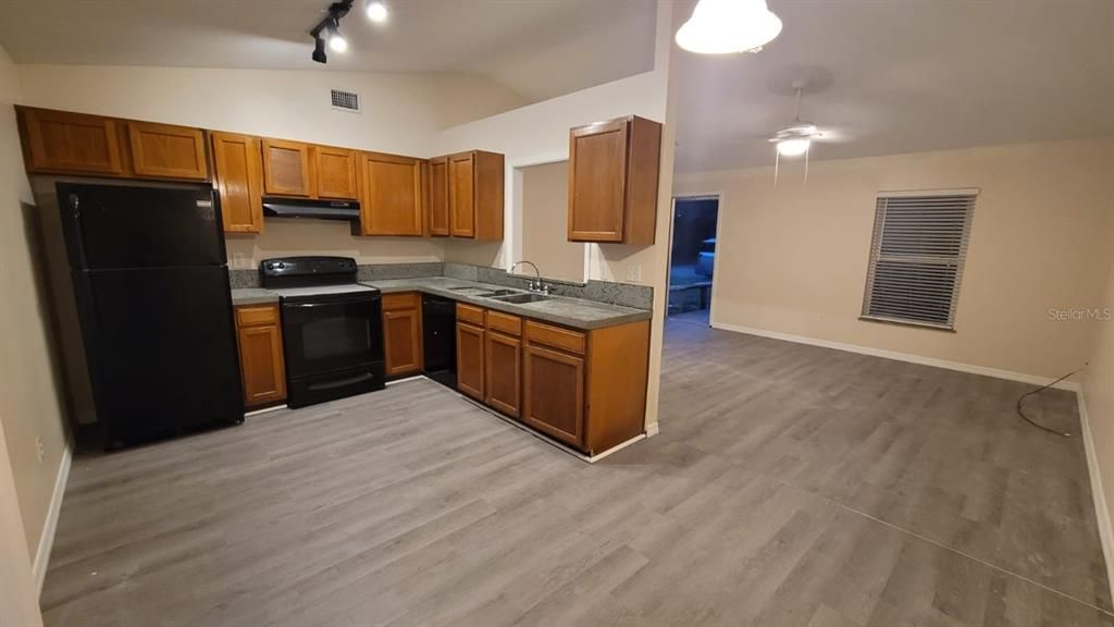 Recently Rented: $1,650 (2 beds, 2 baths, 900 Square Feet)