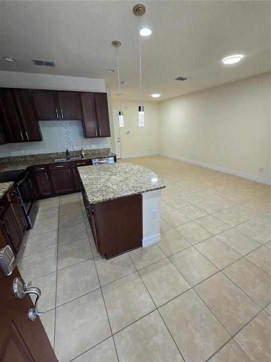Recently Rented: $2,590 (3 beds, 2 baths, 1486 Square Feet)