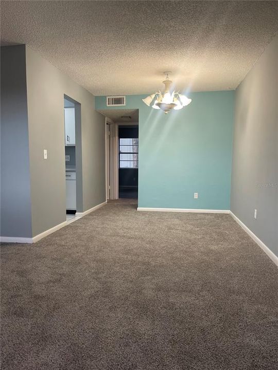 For Rent: $1,300 (1 beds, 1 baths, 760 Square Feet)