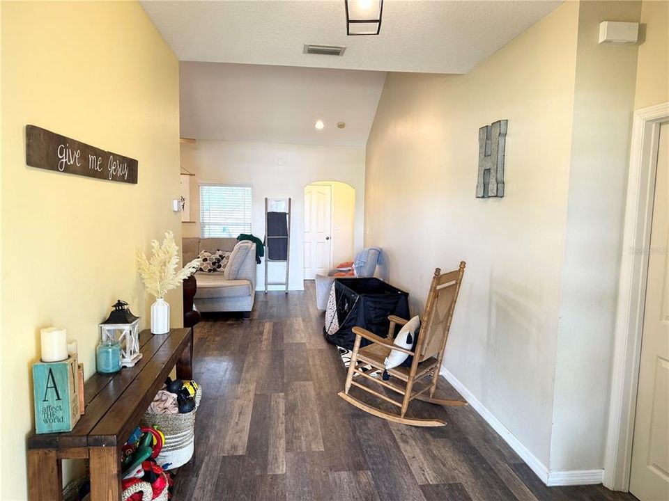 Recently Sold: $415,000 (4 beds, 2 baths, 2815 Square Feet)