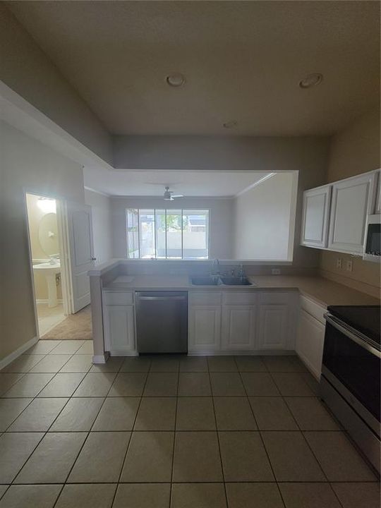 For Rent: $2,500 (3 beds, 2 baths, 1625 Square Feet)