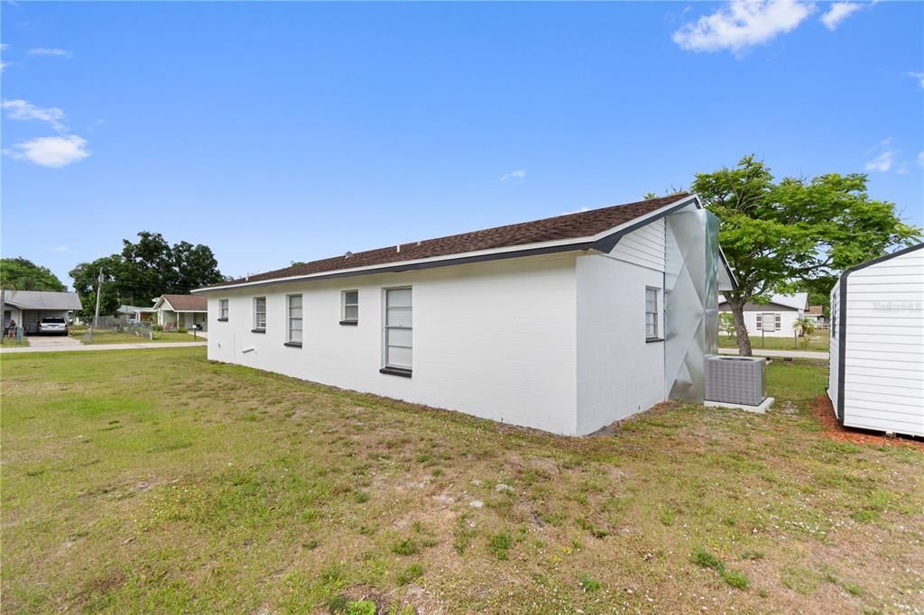 Active With Contract: $190,000 (3 beds, 1 baths, 984 Square Feet)