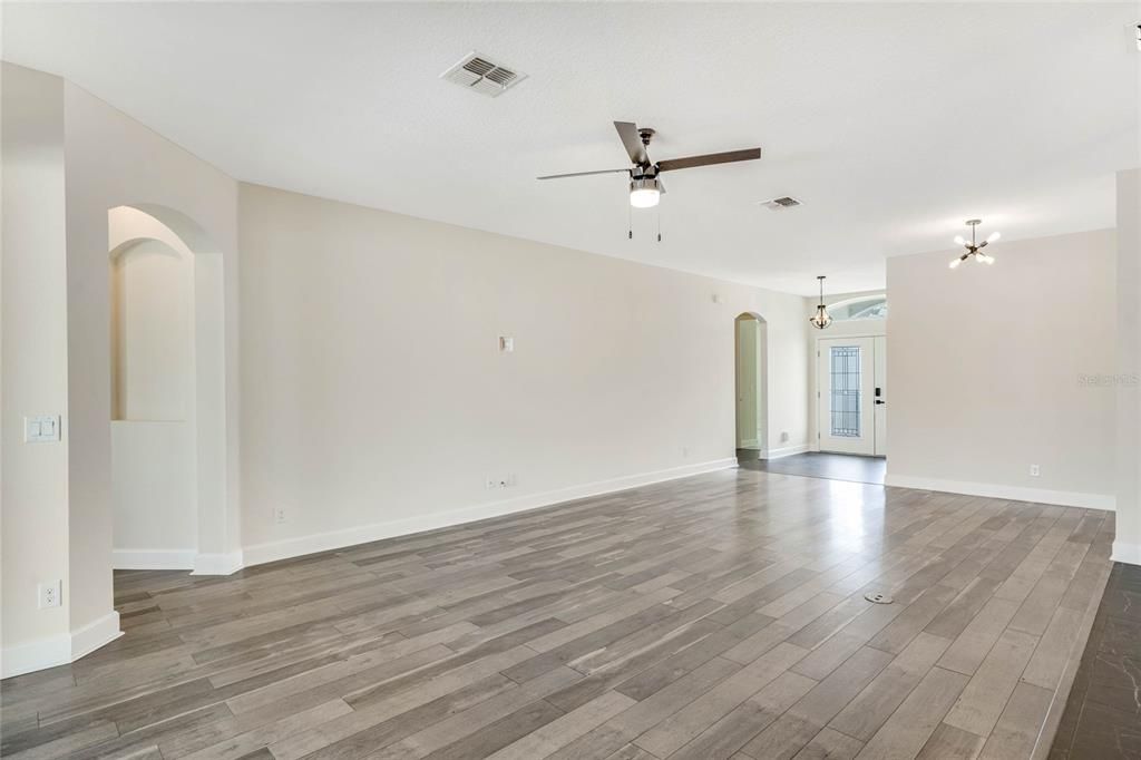 For Sale: $425,000 (3 beds, 2 baths, 1869 Square Feet)