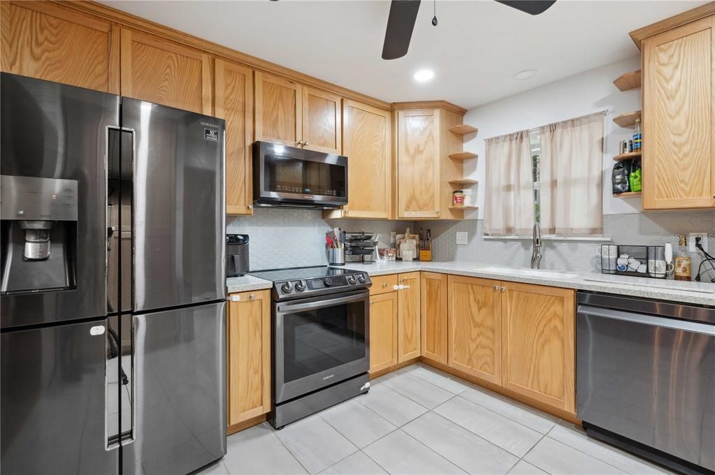 For Sale: $229,900 (2 beds, 2 baths, 1256 Square Feet)