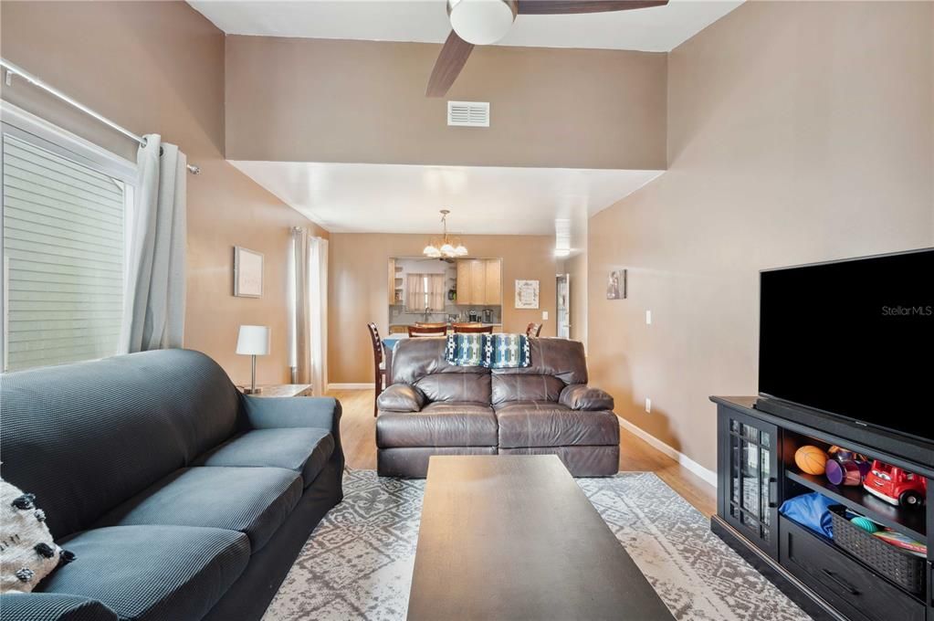 For Sale: $229,900 (2 beds, 2 baths, 1256 Square Feet)