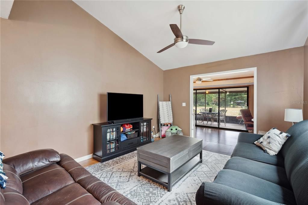 For Sale: $224,900 (2 beds, 2 baths, 1256 Square Feet)