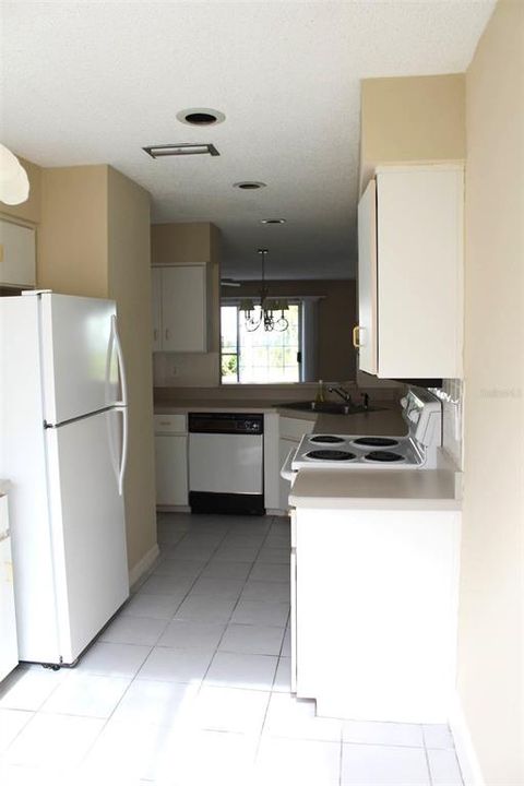 For Sale: $320,000 (2 beds, 2 baths, 1428 Square Feet)