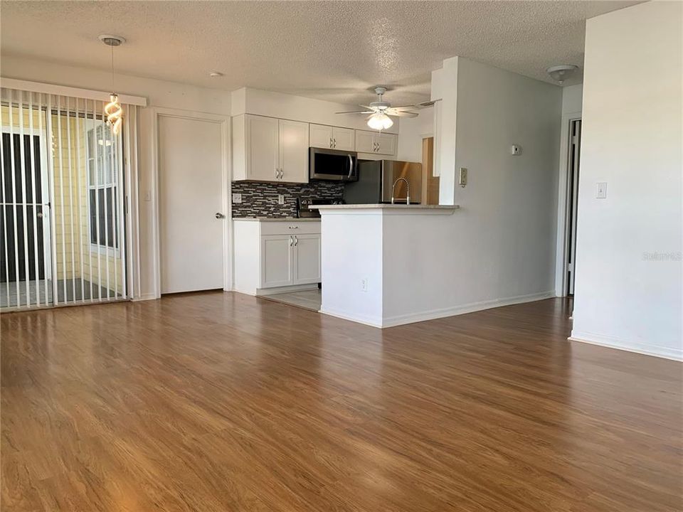 For Rent: $2,200 (2 beds, 2 baths, 934 Square Feet)