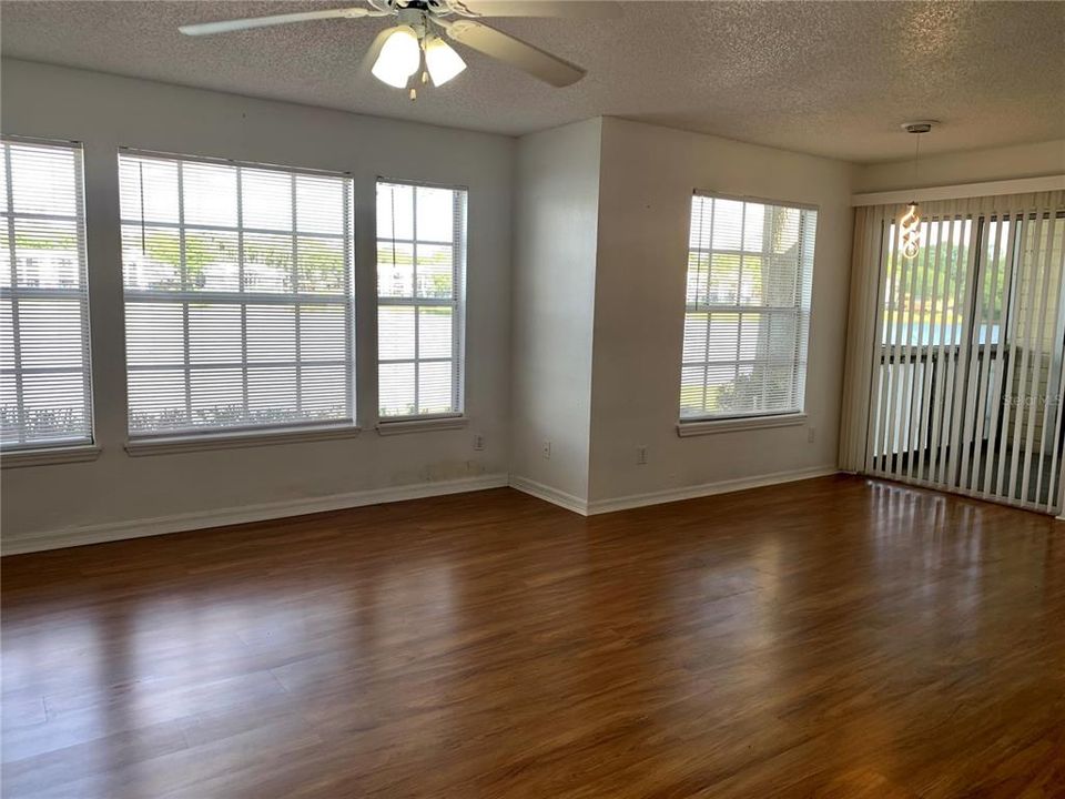 For Rent: $2,200 (2 beds, 2 baths, 934 Square Feet)