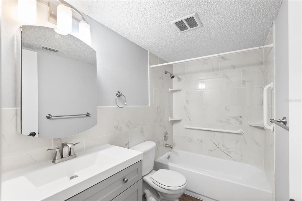 Active With Contract: $2,050 (2 beds, 1 baths, 7120 Square Feet)