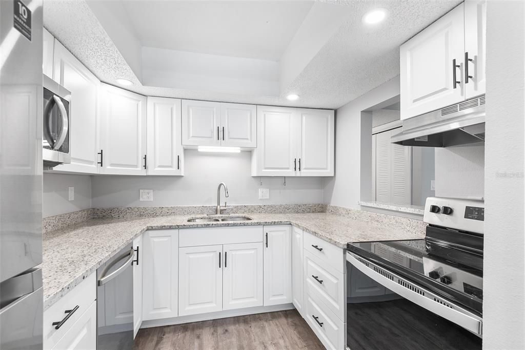 Active With Contract: $2,050 (2 beds, 1 baths, 7120 Square Feet)