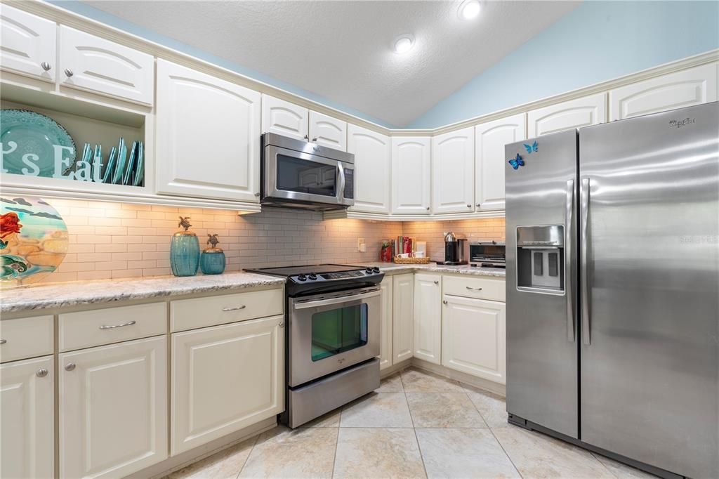 Active With Contract: $529,900 (3 beds, 2 baths, 1952 Square Feet)