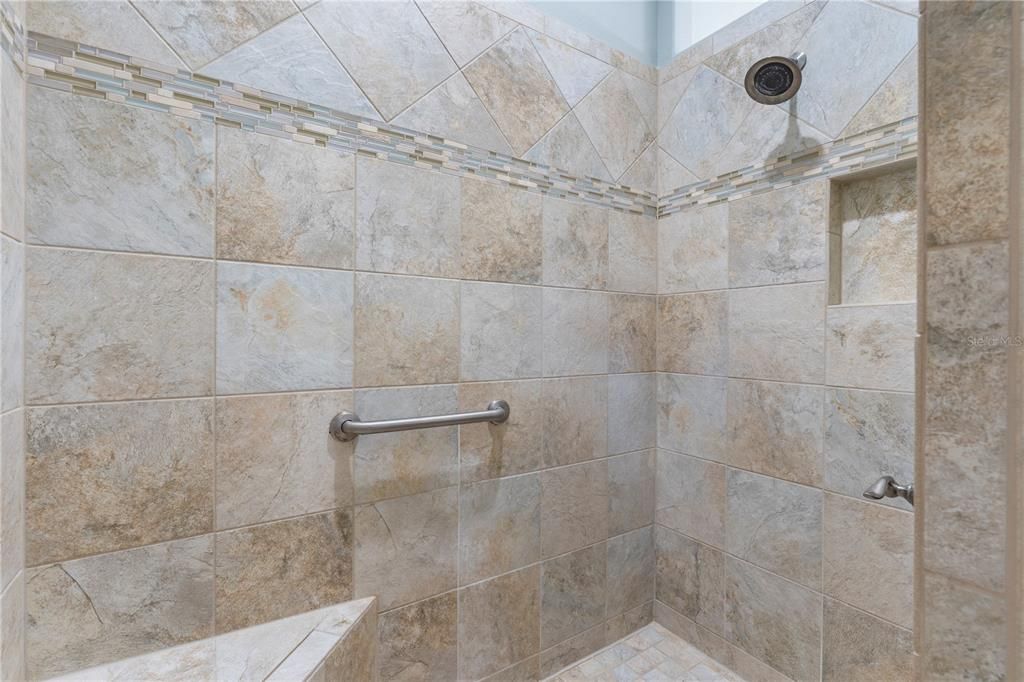 合同活跃: $529,900 (3 贝兹, 2 浴室, 1952 平方英尺)