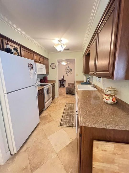Active With Contract: $2,450 (2 beds, 2 baths, 1068 Square Feet)