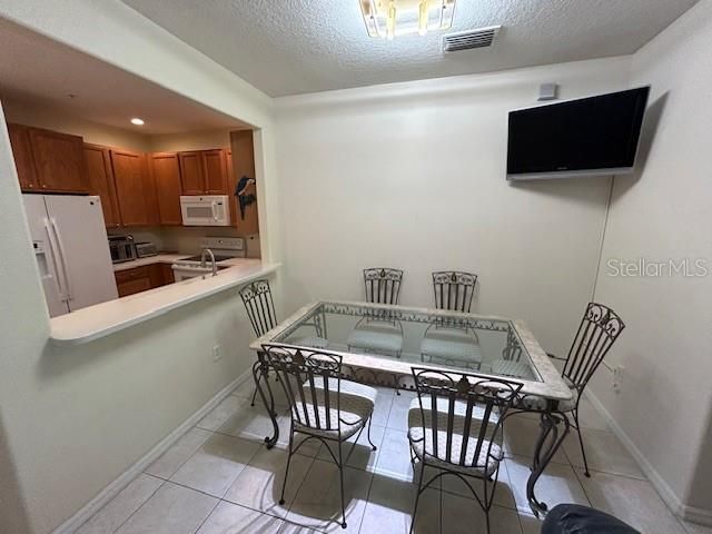 For Rent: $2,500 (3 beds, 2 baths, 1210 Square Feet)