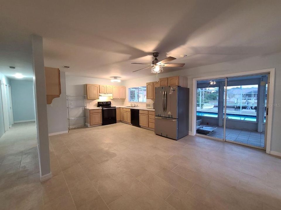 For Rent: $2,250 (3 beds, 2 baths, 1304 Square Feet)