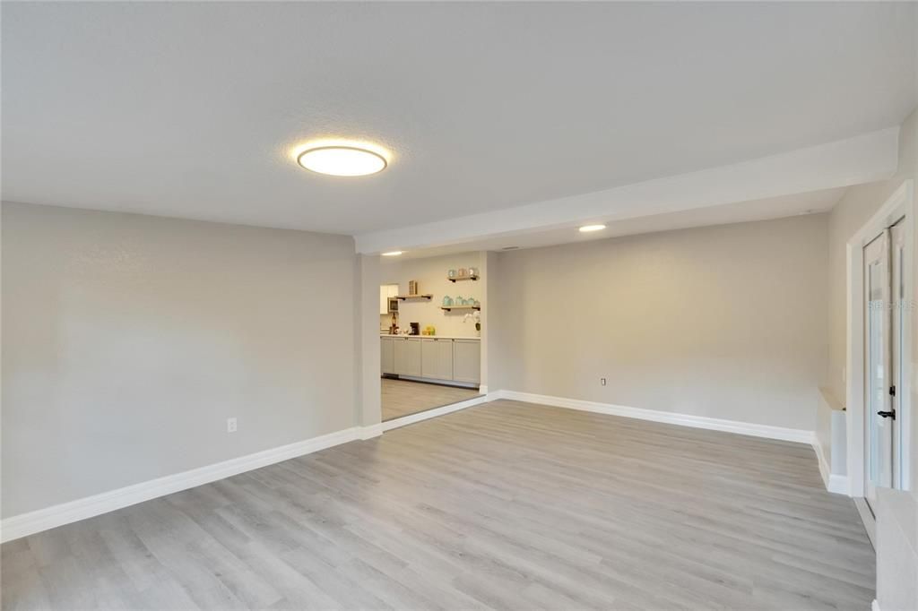 Active With Contract: $424,900 (3 beds, 2 baths, 1960 Square Feet)