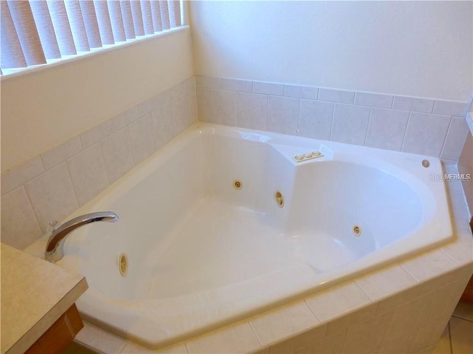 В аренду: $3,300 (5 спален, 3 ванн, 2639 Квадратных фут)