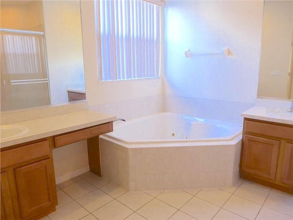 В аренду: $3,300 (5 спален, 3 ванн, 2639 Квадратных фут)