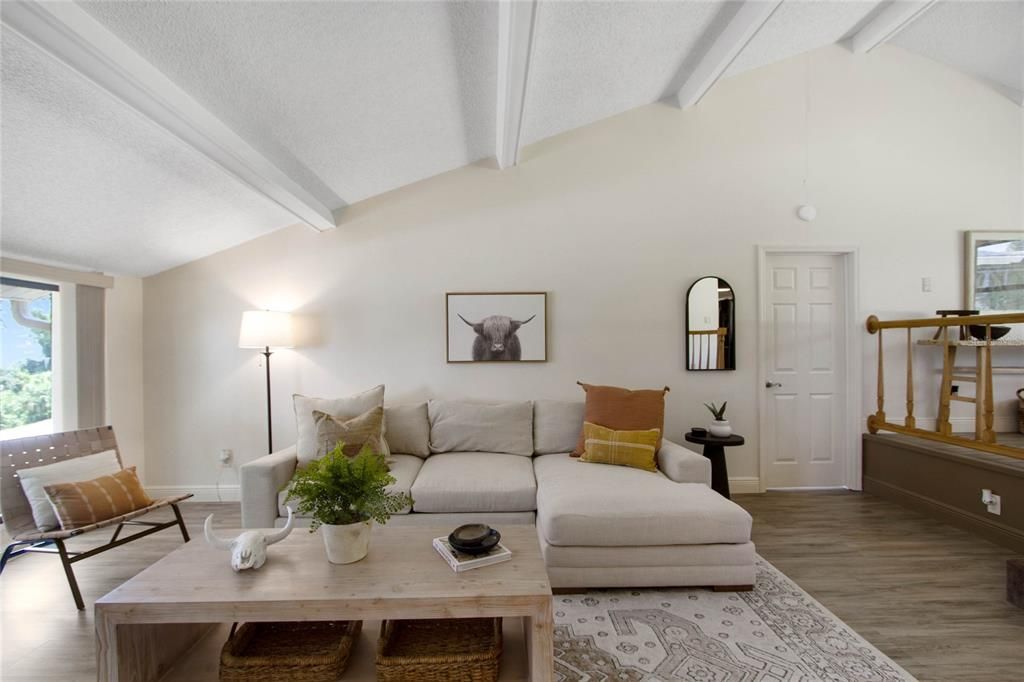 Recently Sold: $1,025,000 (3 beds, 2 baths, 2044 Square Feet)