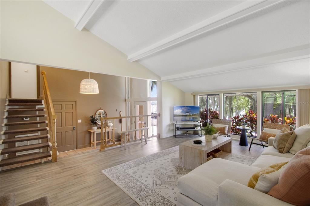 Recently Sold: $1,025,000 (3 beds, 2 baths, 2044 Square Feet)