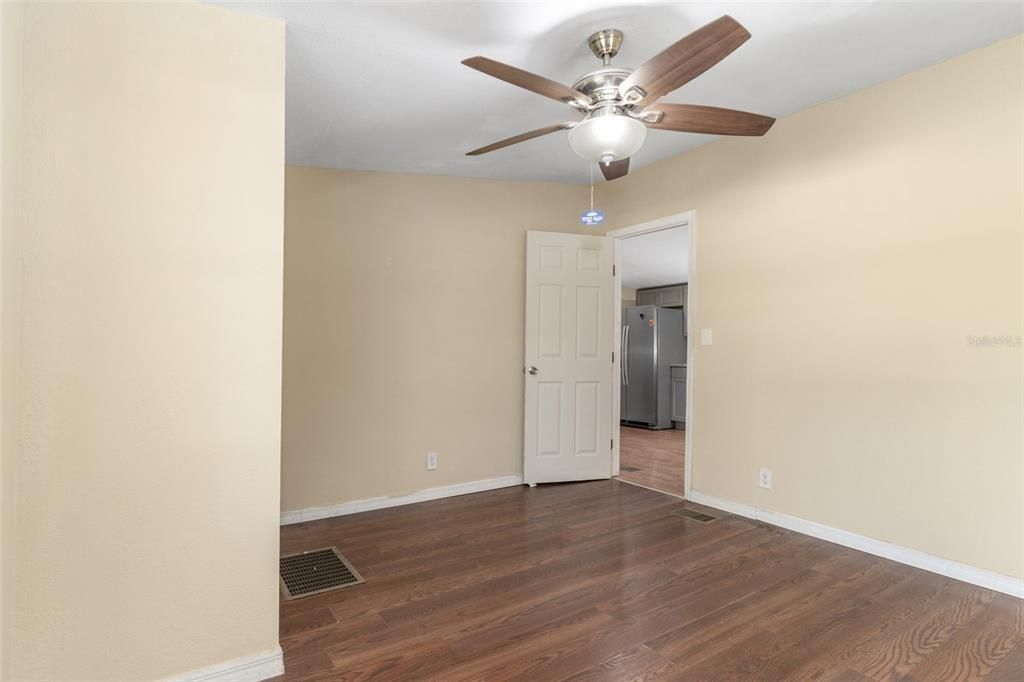 Active With Contract: $140,000 (2 beds, 1 baths, 720 Square Feet)