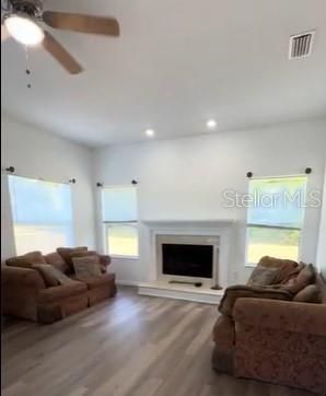 For Rent: $3,600 (4 beds, 2 baths, 2737 Square Feet)