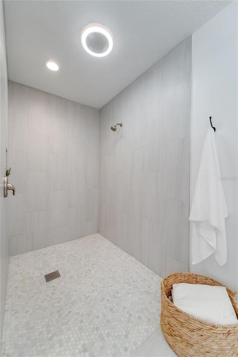合同活跃: $639,900 (4 贝兹, 2 浴室, 1662 平方英尺)