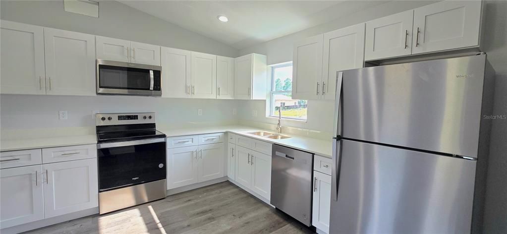 For Sale: $237,500 (3 beds, 2 baths, 1011 Square Feet)