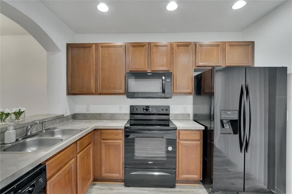 Active With Contract: $259,000 (2 beds, 2 baths, 1383 Square Feet)