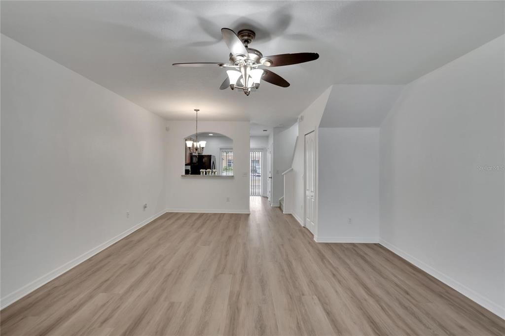 Active With Contract: $259,000 (2 beds, 2 baths, 1383 Square Feet)