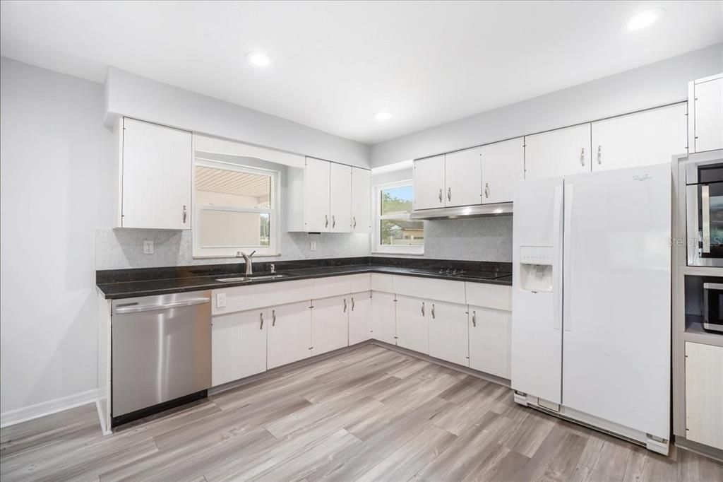 Active With Contract: $385,000 (3 beds, 2 baths, 1586 Square Feet)