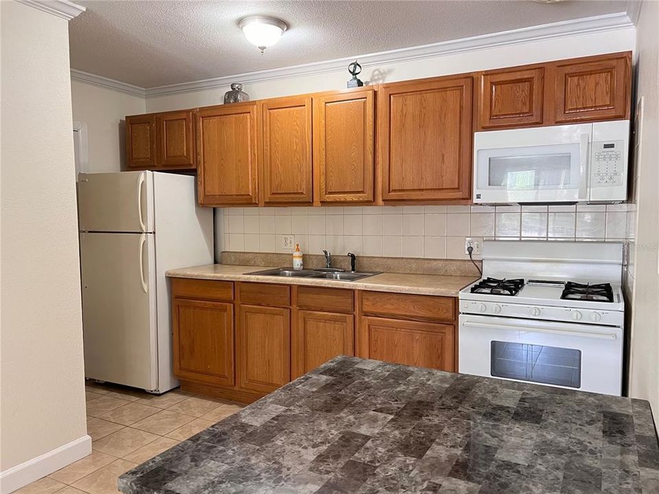 For Sale: $155,000 (2 beds, 1 baths, 755 Square Feet)